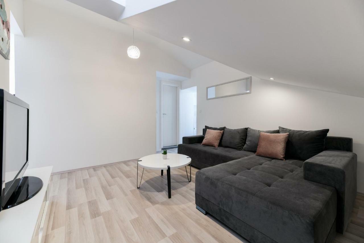 Grey Apartment Old Town 扎达尔 外观 照片