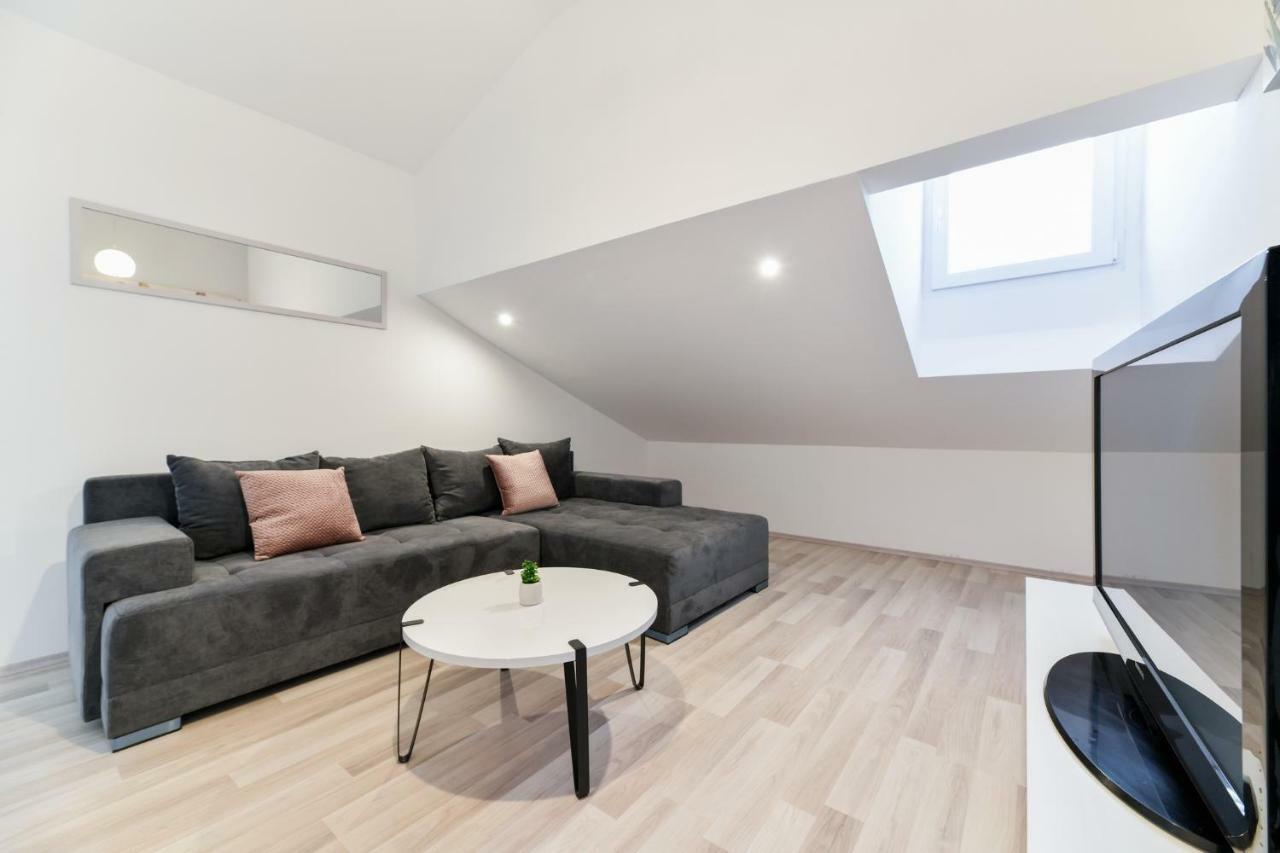 Grey Apartment Old Town 扎达尔 外观 照片