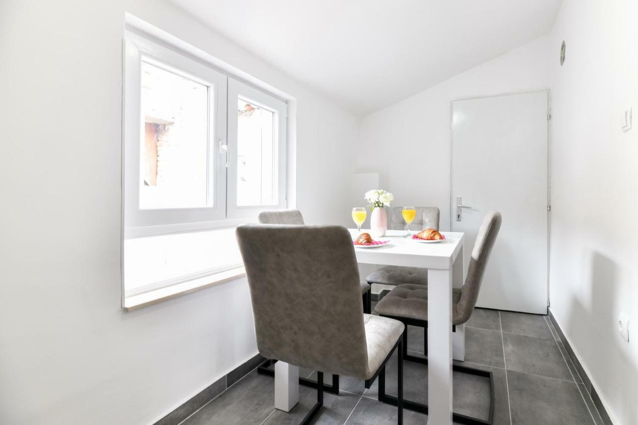 Grey Apartment Old Town 扎达尔 外观 照片