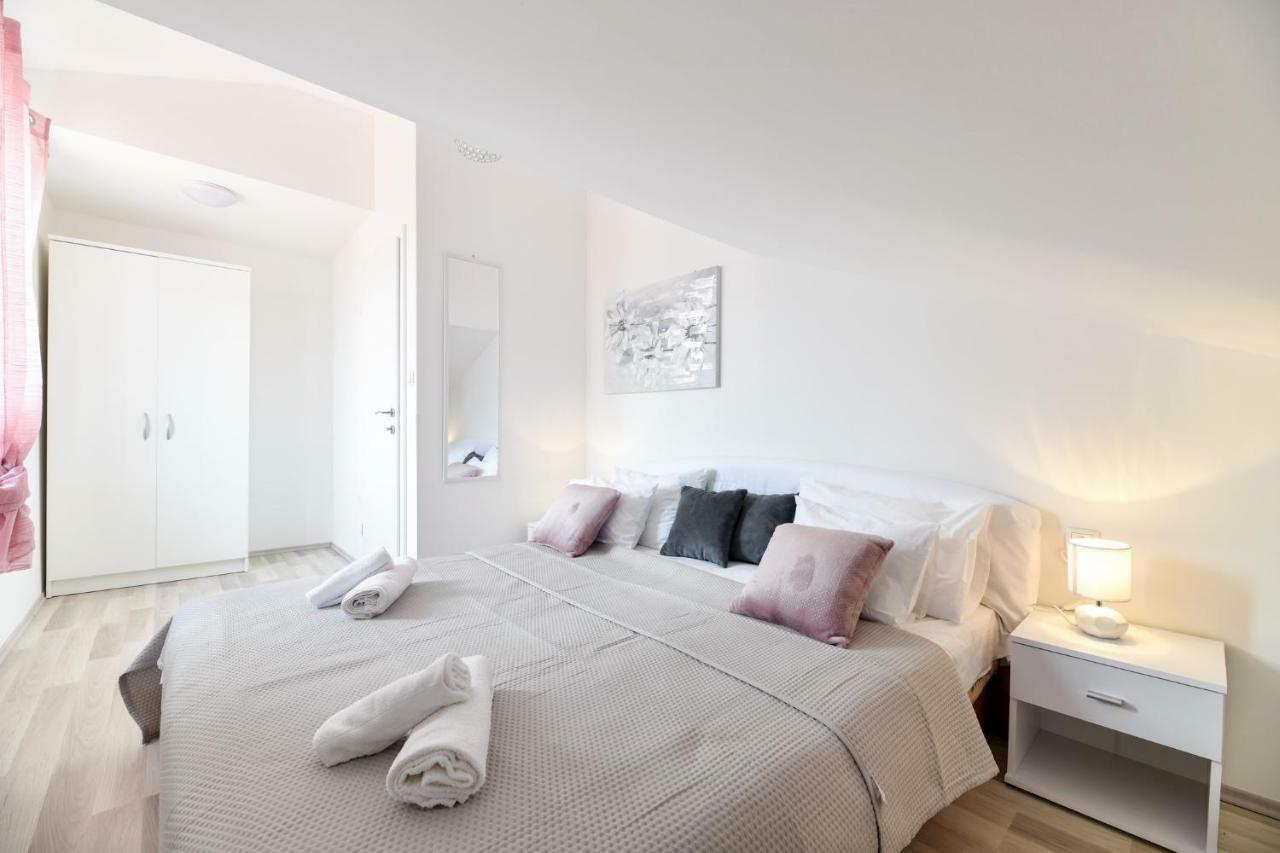 Grey Apartment Old Town 扎达尔 外观 照片